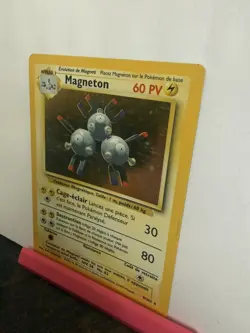 FRENCH Magneton Base Set 9/102 Holo Rare Pokemon Card MP - Image 2