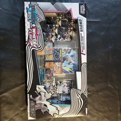 Pokemon TCG: Pokemon Unova Heavy Hitters Premium Collection (Costco Exclusive) - Image 1