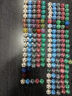 MTG , Spindown D20 dice and D4, Theros - Dominaria United Dice Collection - Image 1
