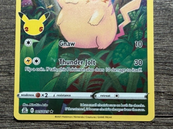 POKEMON FULL ART PIKACHU 005/025 RARE CELEBRATIONS 2021 LP-NM + ARCEUS SLEEVE - Image 3