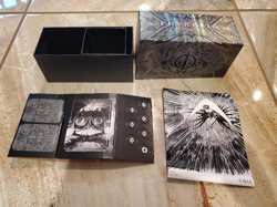 Mtg Phyrexia All Will Be One COMPLEAT Edition Bundle Box pogs & Artwork No packs - Image 1