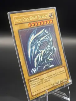 Blue-Eyes White Dragon SDK-001 Ultra Rare Yu-Gi-Oh - Image 3