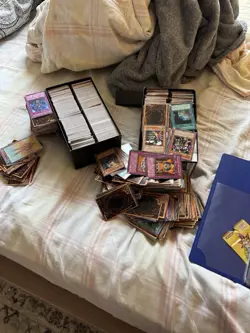 Konami Yu-Gi-Oh! TCG Mixed Card Lot Binder Storage Dark Magician Neos Holo - Image 2