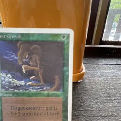Magic: The Gathering Unlimited Edition Giant Growth Instant Card - Image 3