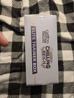 Pokemon TCG Sword & Shield Chilling Reign Elite Trainer Box Sealed - Image 4