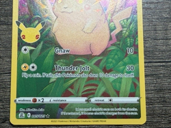 POKEMON FULL ART PIKACHU 005/025 RARE CELEBRATIONS 2021 LP-NM + ARCEUS SLEEVE - Image 3