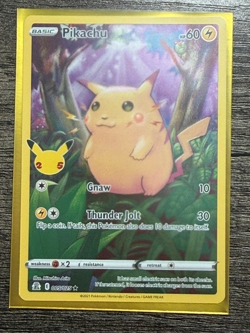 POKEMON FULL ART PIKACHU 005/025 RARE CELEBRATIONS 2021 LP-NM + ARCEUS SLEEVE - Image 5