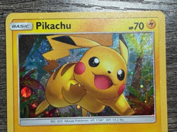 POKEMON CARD HOLO PIKACHU SM76BLACK STAR PROMO 2017 LP + NEW ARCEUS SLEEVE - Image 2