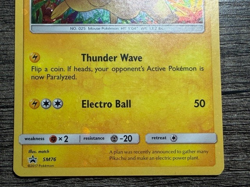 POKEMON CARD HOLO PIKACHU SM76BLACK STAR PROMO 2017 LP + NEW ARCEUS SLEEVE - Image 3