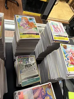 Large Lot Of One Piece Bulk Mostly Commons One Stack Of Holos Mixed Lots - Image 4