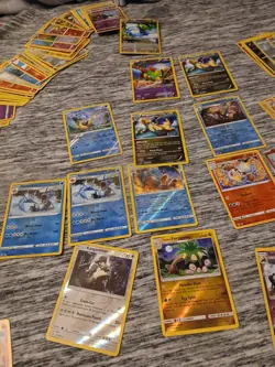 Pokemon Lot Of 400 All Holo and Reverse Holo - Image 1