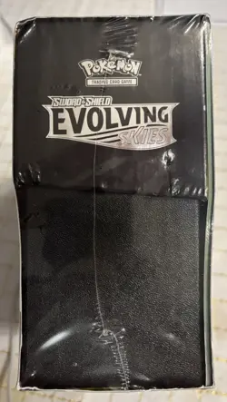 Evolving Skies ETB Elite Trainer Box [Flareon/Jolteon/Umbreon/Leafeon] SEALED - Image 5