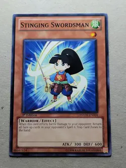 Stinging Swordsman - PHSW-EN004 - 1st Edition - YuGiOh-LP - Image 1