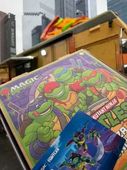 Magic The Gathering x TMNT NYCC Exclusive & Pizza Box with Promo Card - Image 2