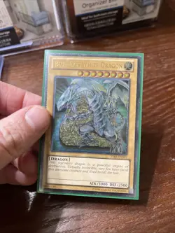 Blue Eyes White Dragon YSKR-EN001 Ultimate Rare Yu-Gi-Oh Card LP - Image 1