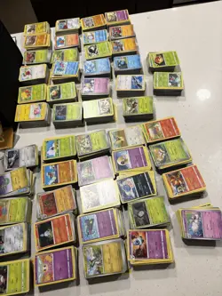 Pokemon 5,000 Non Holo 600 Holos/ Reverse Holo Bulk Lot Reserved - Image 1