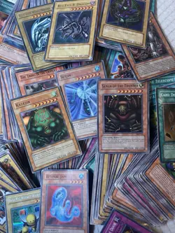 Yu-Gi-Oh! Vintage Card Lot Over 500 Cards - Image 1