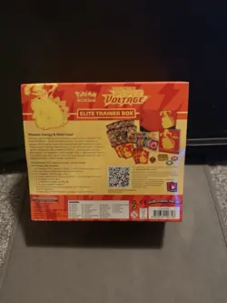 Pokemon TCG: Sword & Shield-Vivid Voltage Elite Trainer Box (133 Cards) 820650807688 - Image 2