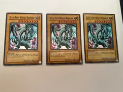 3x Blue-Eyes White Dragon SKE-001 Starter Deck: Kaiba Evolution Unlimited - Image 1