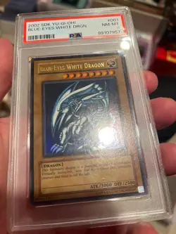 Blue-Eyes White Dragon SDK-001 Unlimited PSA 8 Max Saturation Non-Wavy - Image 4