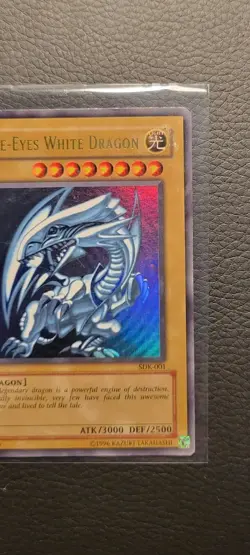 Yu-Gi-Oh! Blue-Eyes White Dragon SDK-001 Kaiba Ultra Rare Holo Eng - Image 3