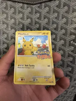 Pikachu Rumble Holo 2009 Pokemon Heavy play - Image 2