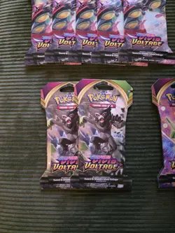 16x POKEMON TCG Sword and Shield- Vivid Voltage Blister - Sleeved Booster - Image 3
