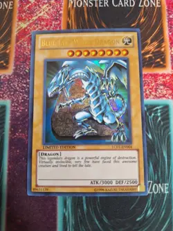 Yu-Gi-Oh! Blue-Eyes White Dragon LC01-EN004 Limited Ultra Rare Near Mint d4/ - Image 1