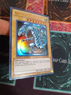 Yu-Gi-Oh! Blue-Eyes White Dragon LC01-EN004 Limited Ultra Rare Near Mint d4/ - Image 2