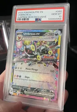 2025 POKEMON PRISMATIC EVOLUTION UMBREON EX SUPRISE BOX STAMP 060/131 PSA 10 - Image 1
