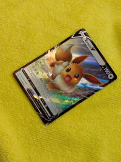 Pokemon TCG Eevee V SWSH065 SWSH Black Star Promos Holo NM - Image 3