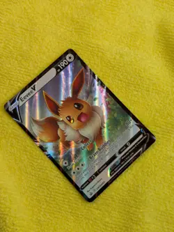 Pokemon TCG Eevee V SWSH065 SWSH Black Star Promos Holo NM - Image 4
