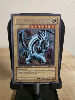 Blue Eyes White Dragon FL1-EN001 Secret Rare Yu-Gi-Oh Card Near Mint NM - Image 1