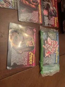 Weird n' Wild Creatures Lot Of Large Cards + 2 Storage Cases - Image 5