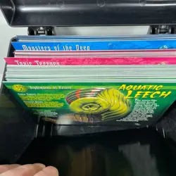 Weird n Wild Creatures Large LOT Info Cards & Trading Cards w/ 2 Cases - Image 5