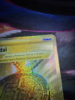 Pokemon TCG Hero's Medal 201/185 Vivid Voltage Secret Rare Full Art Trainer Holo - Image 4