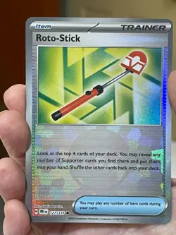 POKEMON ROTO-STICK 127/131 COMMON REVERSE HOLO POKEBALL PRISMATIC EVOLUTIONS - Image 1