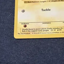 Pokemon TCG WoTC Voltorb 067/102 Base Set (Shadowless) Vintage Lightly Played LP - Image 4