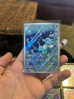 2024 NINTENDO POKEMON SV SHROUDED FABLE HORSEA HOLO ILLUSTRATION RARE 067/064 - Image 1