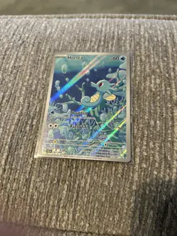 2024 NINTENDO POKEMON SV SHROUDED FABLE HORSEA HOLO ILLUSTRATION RARE 067/064 - Image 2