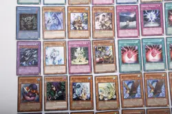 Yu-Gi-Oh Karten Sammlung Lot 90+ Karten Blue-Eyes Toon Dragon Effect Veiler - Image 4