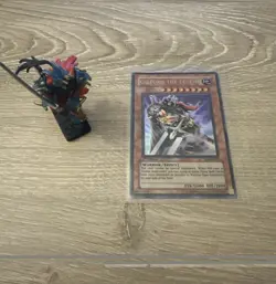 2002 Yugioh LP Super 1st Gilford The Legend SD5-3N001 + Miniature Mattel Toy - Image 1