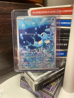 Pokemon TCG Horsea 067/064 Shrouded Fable Holo Illustration Rare Card - Image 1