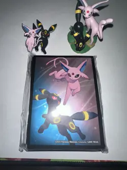Pokemon TCG - Prismatic Evolutions Figure Collection Sleeves, Pin and Figurine - Image 1