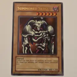 Yu-Gi-Oh! Summoned Skull MRD-E003 Metal Raiders Ultra Rare Fiend 2500/1200 - Image 1