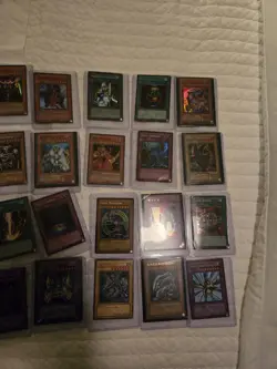 Vintage Yu-Gi-Oh Trading Cards Lot - Great Condition, Dark Magician, Blue Eyes - Image 4