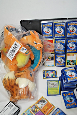 HUNDREDS OF UNSORTED COLLECTABLE POKEMON CARDS AND MISC POKEMON ITEMS - Image 2