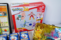 HUNDREDS OF UNSORTED COLLECTABLE POKEMON CARDS AND MISC POKEMON ITEMS - Image 4