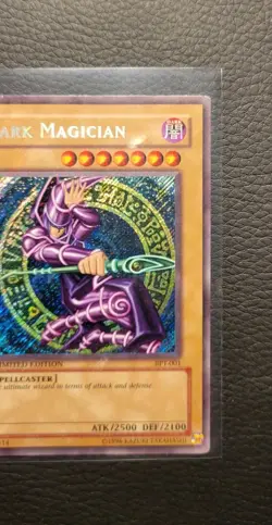 Yu-Gi-Oh! Dark Magician 2002 Tin Secret Rare Holo BPT-001 2500/2100 Eng - Image 3