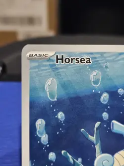 2024 NINTENDO POKEMON SV SHROUDED FABLE HORSEA HOLO ILLUSTRATION RARE 067/064 - Image 2